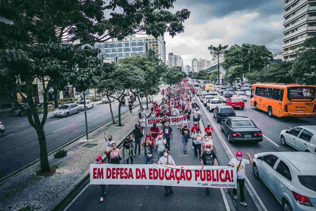APUFPR apoia mobilização dos professores estaduais do Paraná
